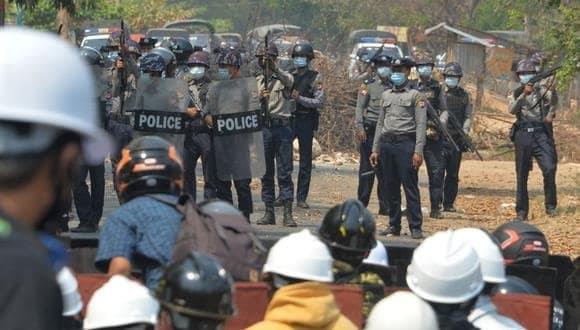 Junta militar de Birmania declara ley marcial