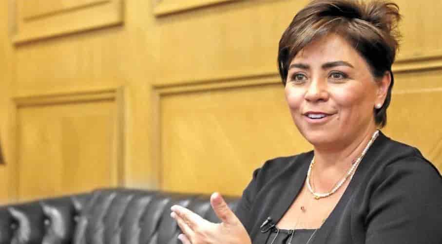 Soledad, un desafío para las mujeres: Espinosa