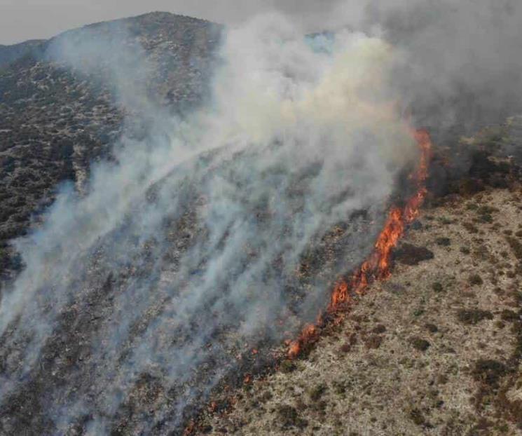 Combate Protección Civil tres incendios en Galeana
