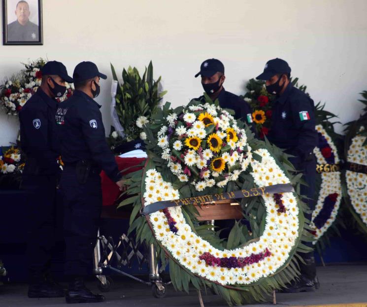 Rinden homenaje póstumo a policías 