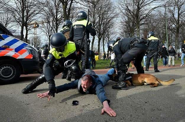 Reprimen protesta contra restricciones en Países Bajos