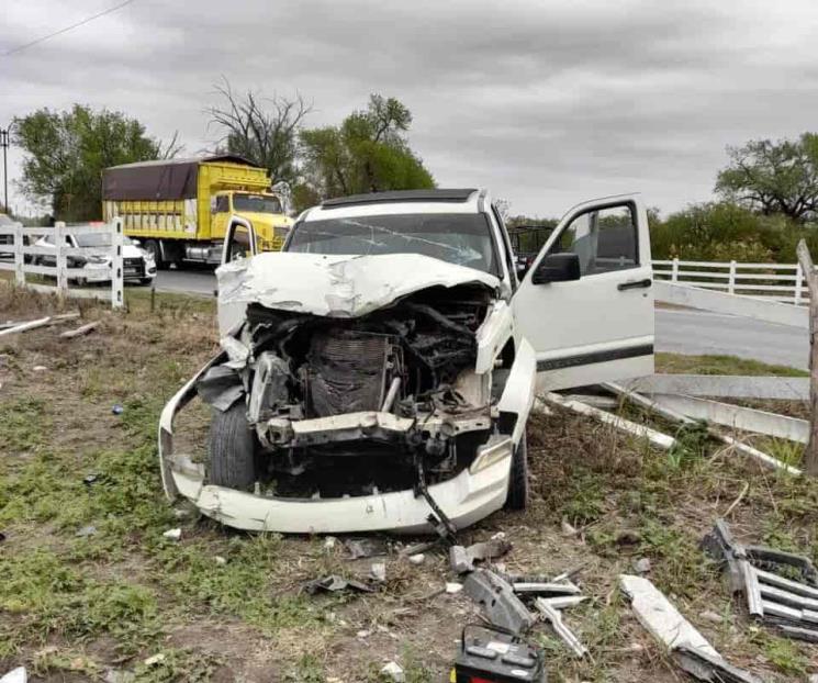 Resultan heridos en estrellamiento