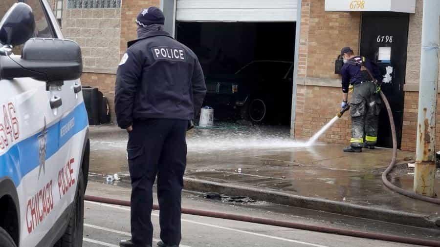 Dos muertos y 13 heridos deja tiroteo en Chicago
