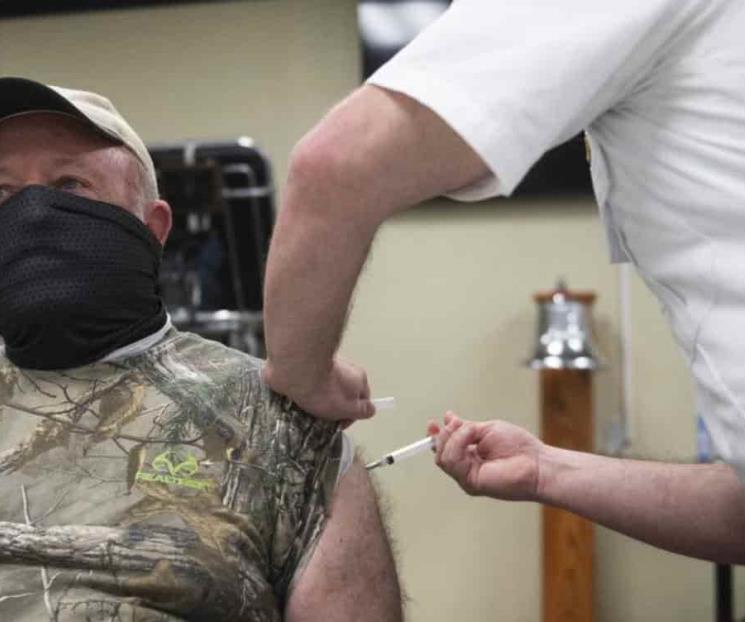 Irlanda suspende vacunación con AstraZeneca