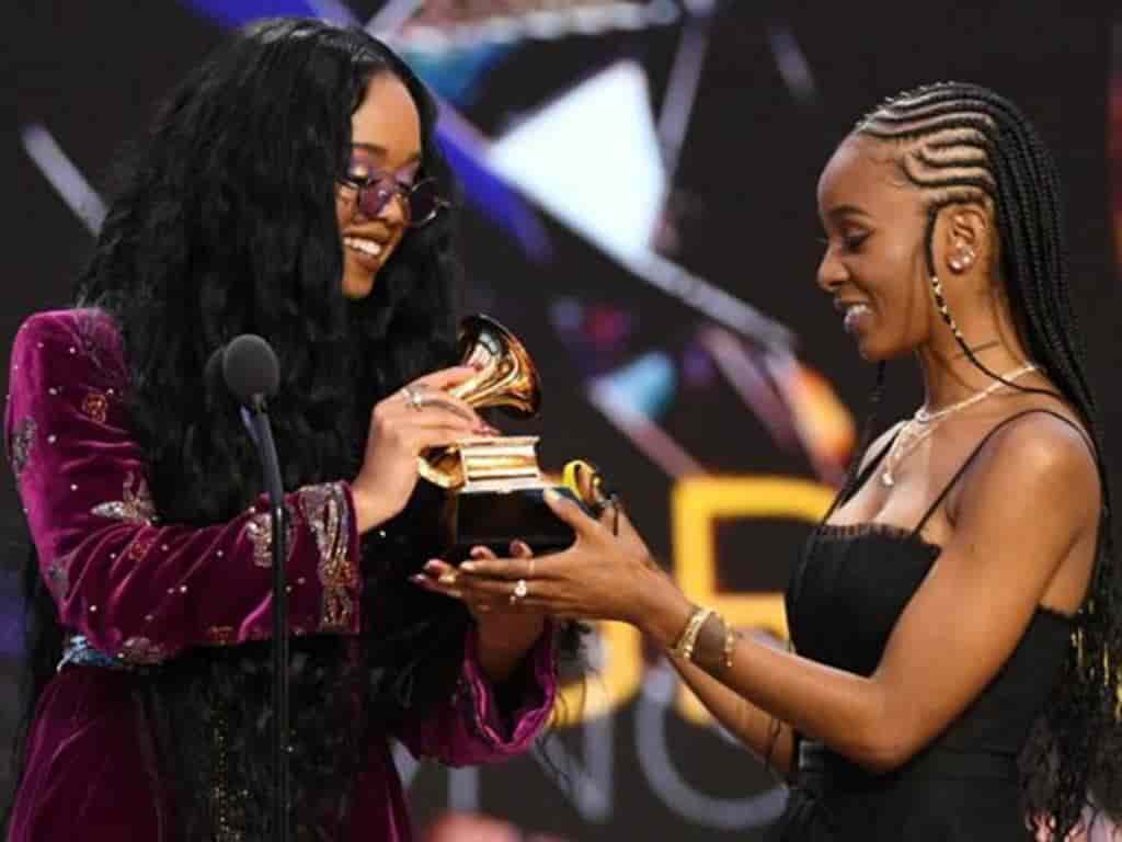 H.E.R. y Tiara Thomas recibieron el Grammy a canción del año