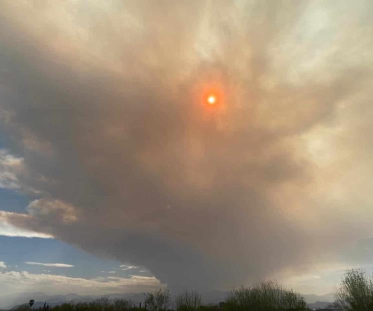 Se pinta el cielo de rojo por incendios forestales