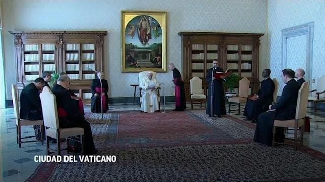 Hace  Papa llamada a la paz en Myanmar