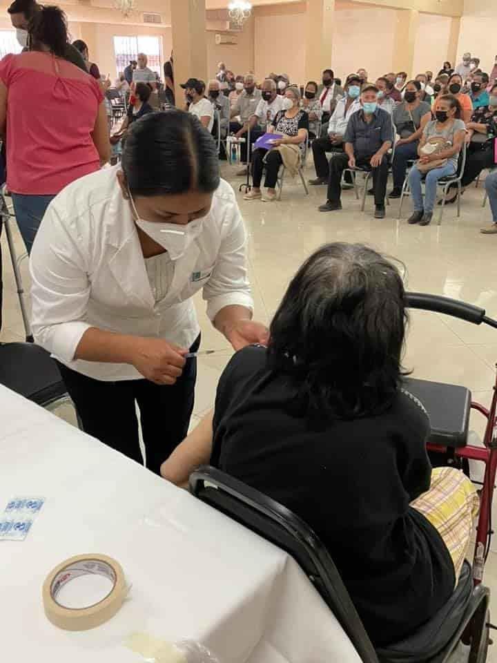 Falta por vacunar a 500 mil adultos mayores Falta por vacunar a 500 mil adultos mayores