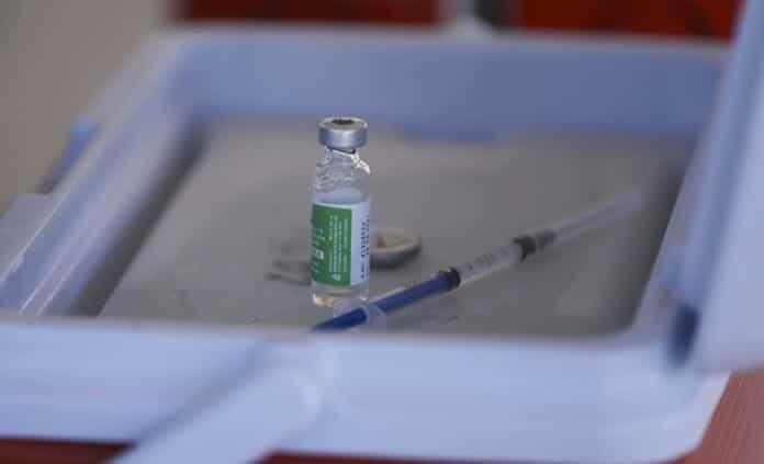 Tras detección de pruebas falsas, van por vacunas apócrifas