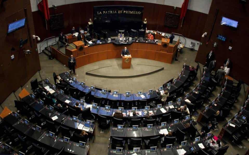 Senadores del PAN y Morena se enfrentan en Twitter