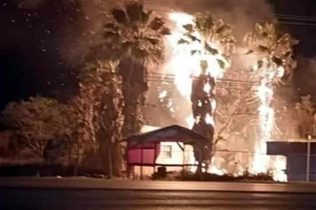 Reportaron el incendio de una vivienda de madera en el municipio de Juárez