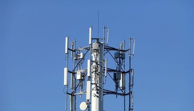 Grupos extremistas atacan torres de telefonía celular en EU