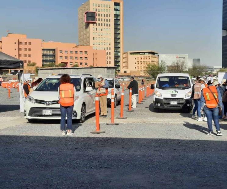 Implementa San Pedro drive thru en campaña de vacunación Implementa San Pedro drive thru en campaña de vacunación