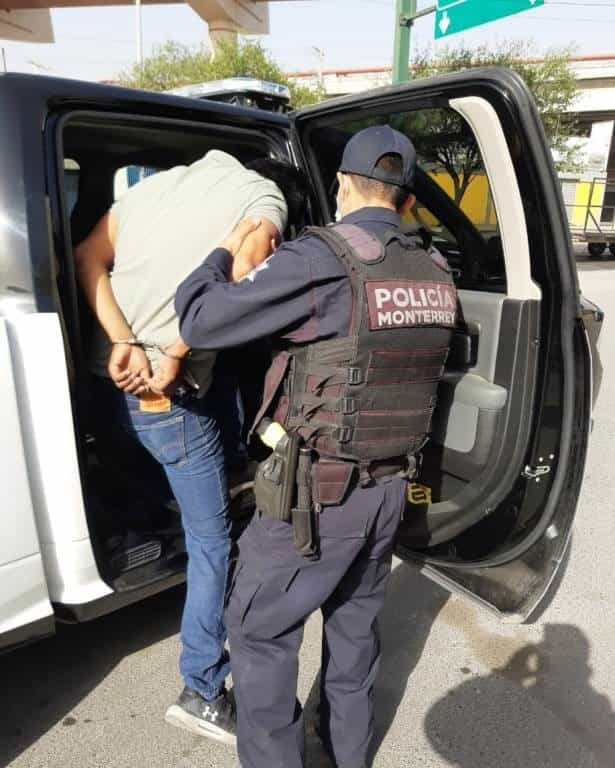 Circulaba en una camioneta que tenía reporte de robo