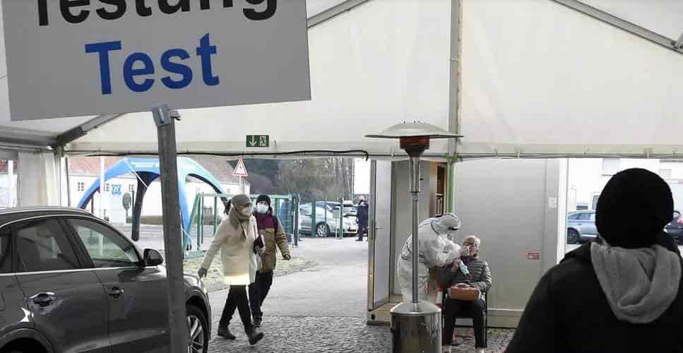 Confirman inicio de tercer ola de pandemia en UE Confirman inicio de tercer ola de pandemia en UE