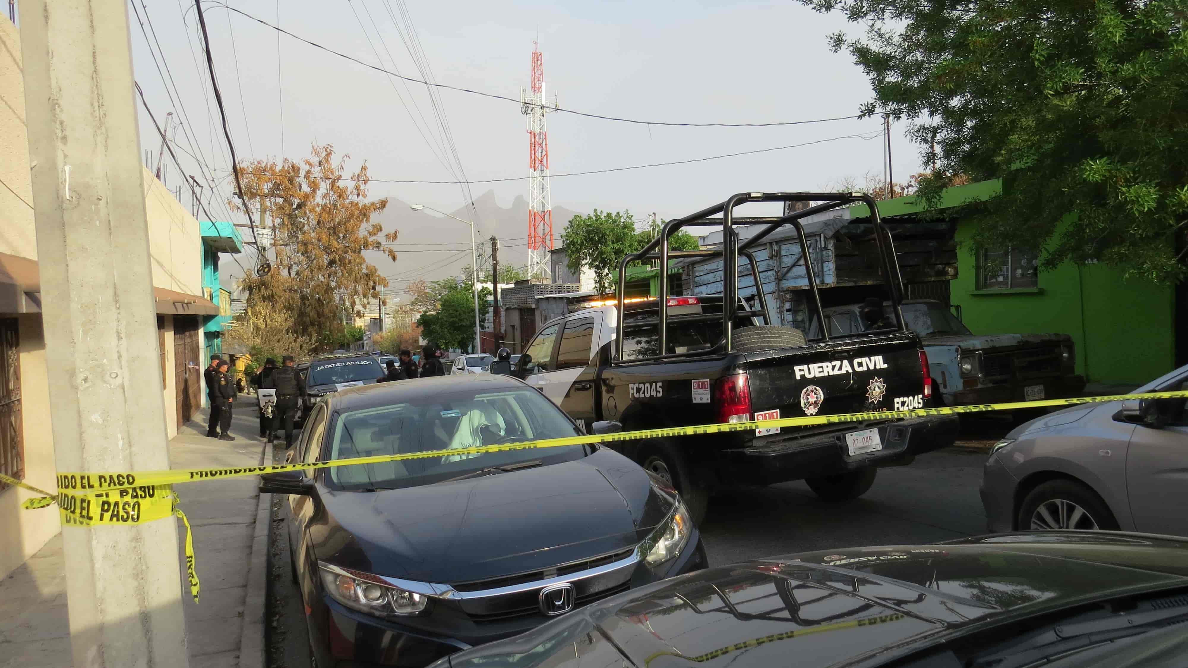 Investigan la muerte de un hombre quien fue hallado en su domicilio con heridas por arma blanca en el cuello