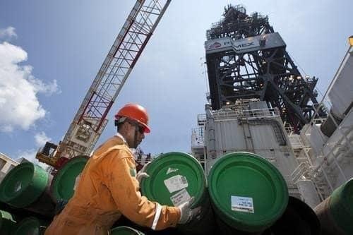 Petróleo mexicano se hunde 4.22 dólares