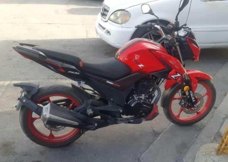 Roba moto y lo detienen