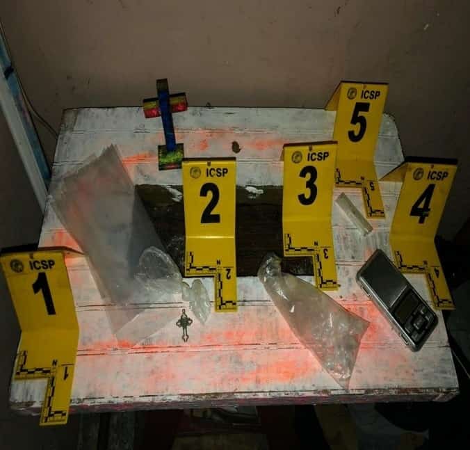 Una pareja fue arrestada por elementos de la AEI tras un cateo