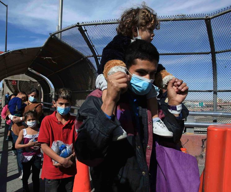 Analiza EU instalar a familias migrantes en hoteles