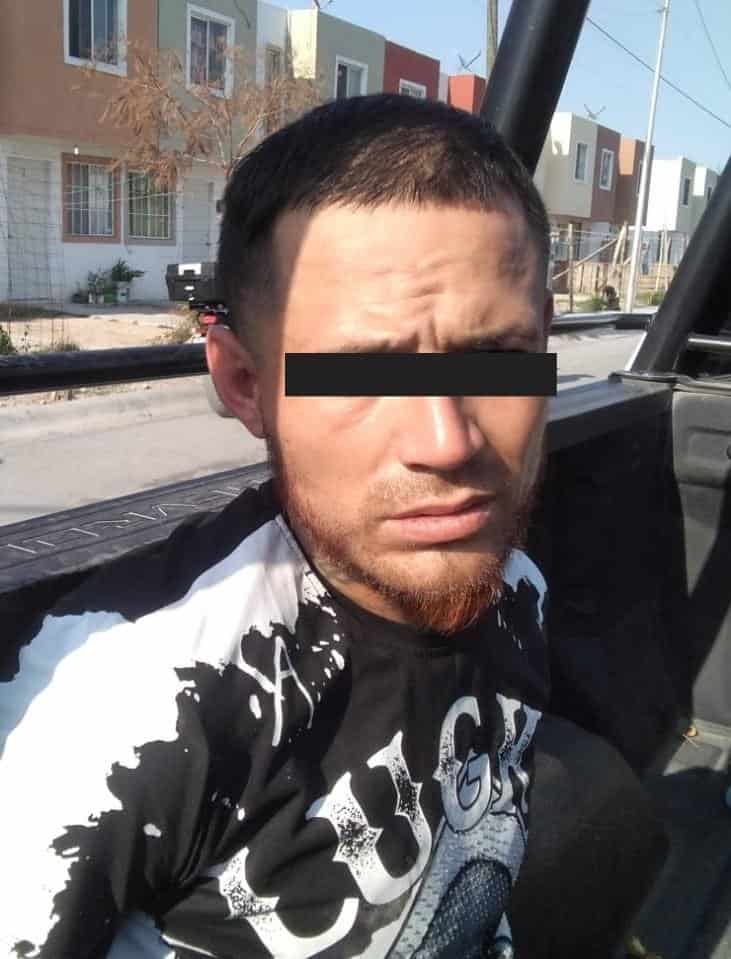 Detuvieron al conductor de un automóvil, al encontrarle droga