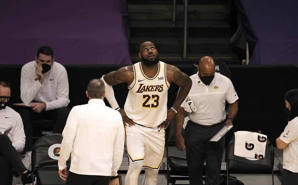 Nueva lesión aparta a LeBron de la duela Nueva lesión aparta a LeBron de la duela
