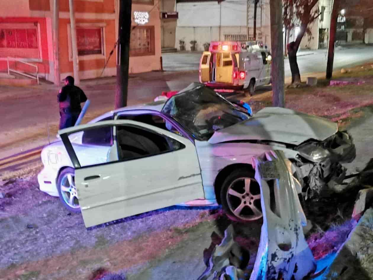 La pareja terminó con lesiones de consideración, después de estrellar su vehículo