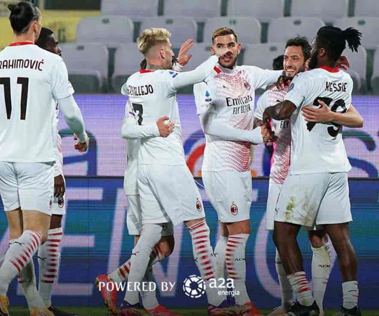 Remonta AC Milán y se acerca al Inter