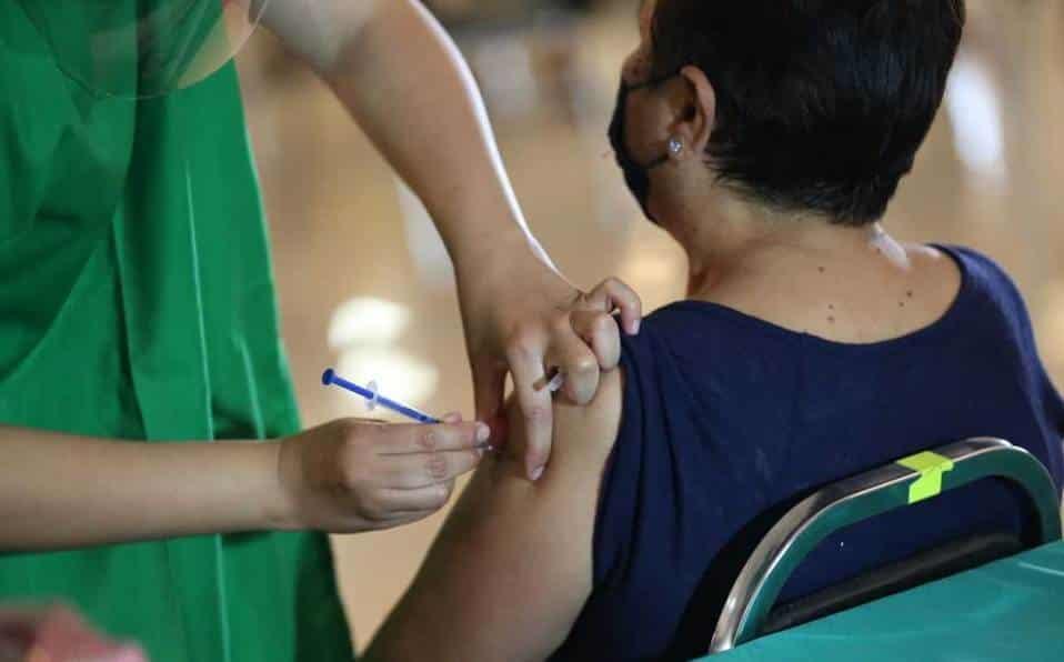 Se han vacunado 150 mil adultos mayores