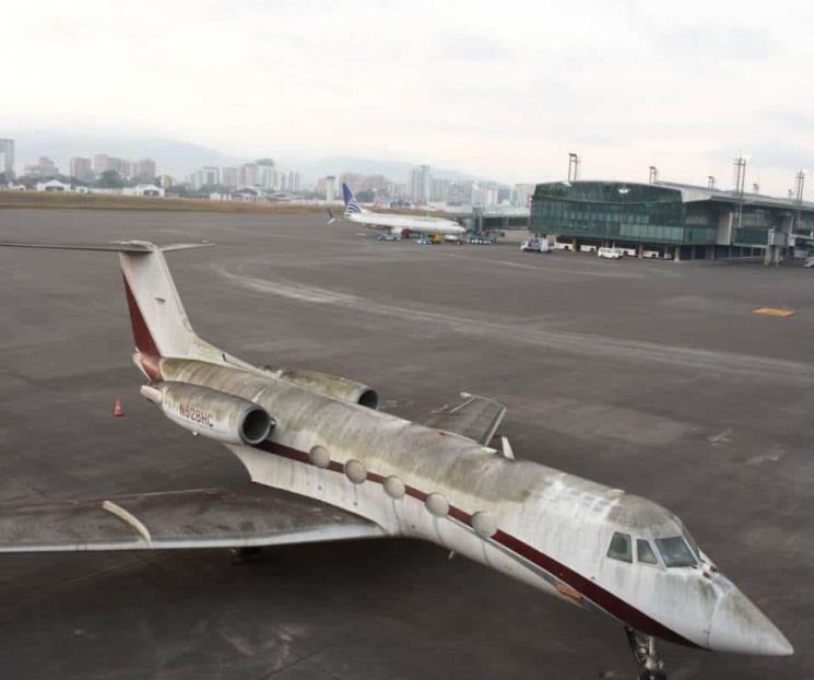 Guatemala cierra aeropuerto por caída de ceniza