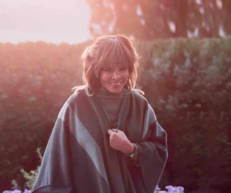 Se despide de la vida pública con documental