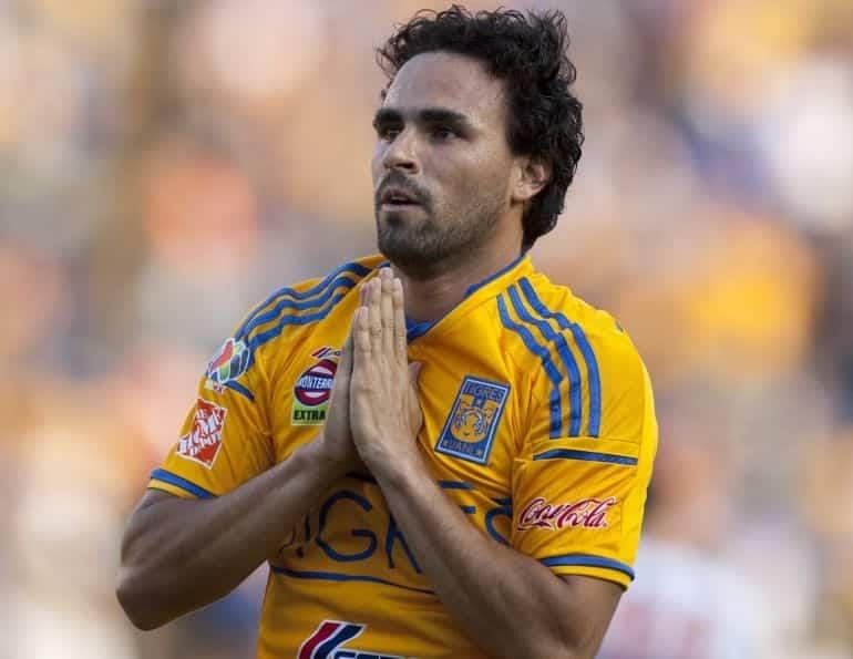 Acusa Esqueda a Tigres de vetarlo en México