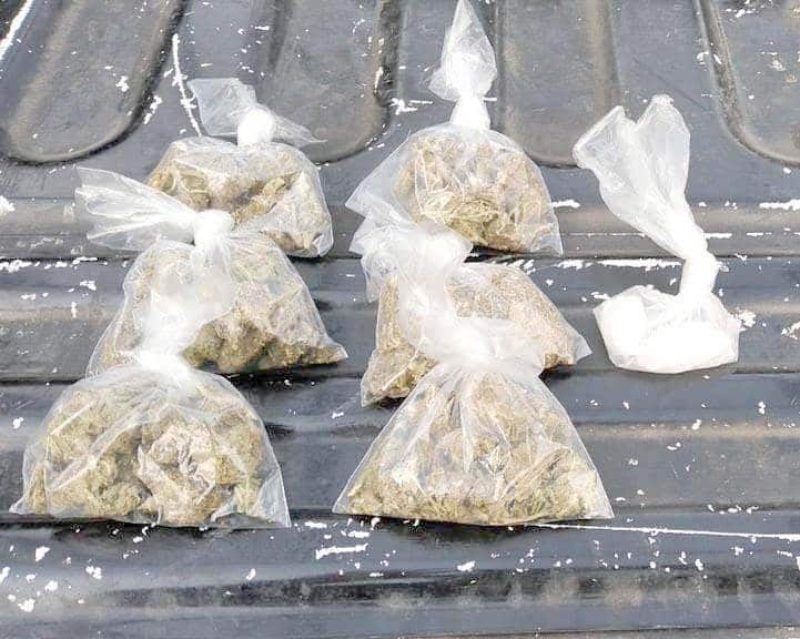 Dos hombres fueron arrestados y se aseguró droga durante un cateo en la Independencia