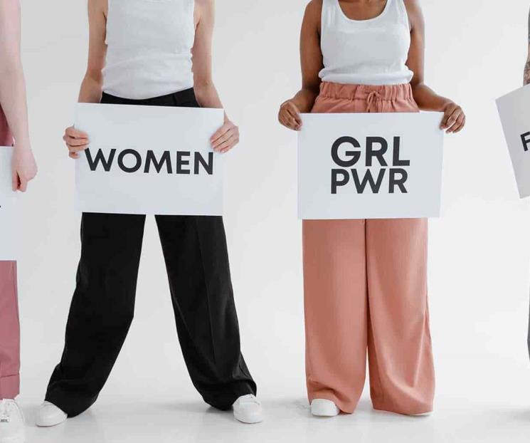 Sostienen charla padres del Tec con la feminsta Martha Lamas