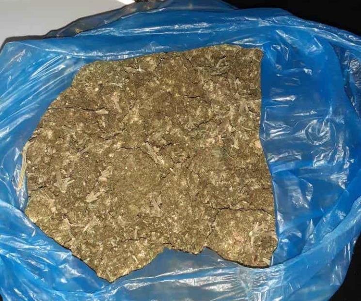 Detienen a hombre con un kilo de droga