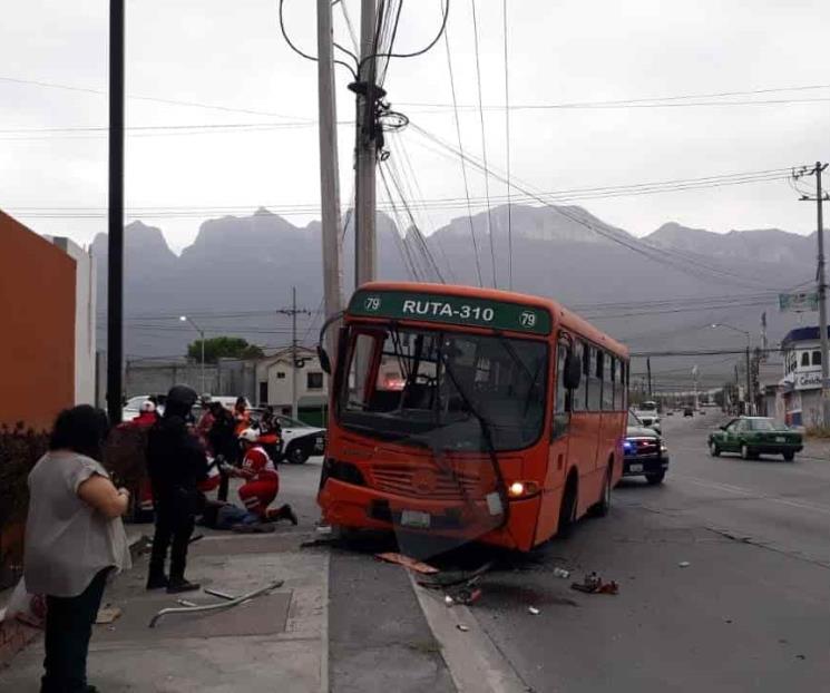 Estrellamiento de camión deja cinco lesionados