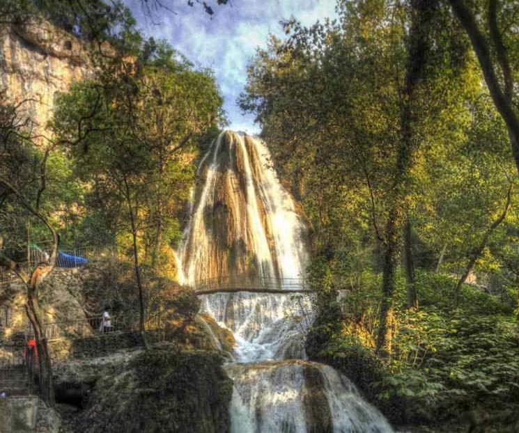 Cierran acceso a Cola de Caballo a causa del incendio