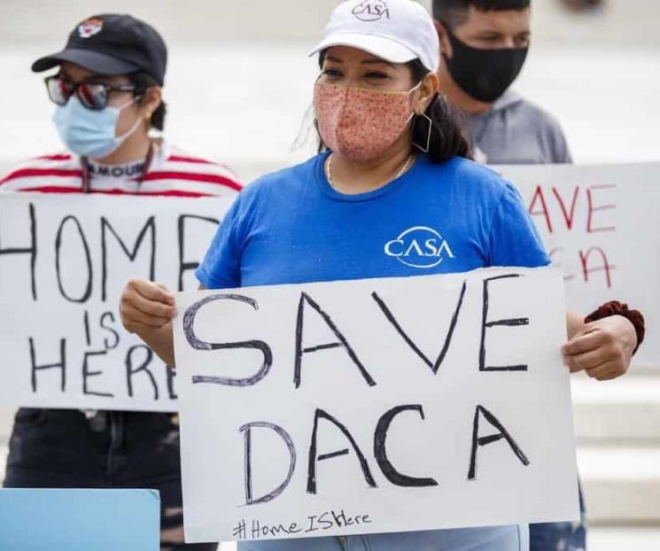 Aplaza juez fallo sobre programa DACA