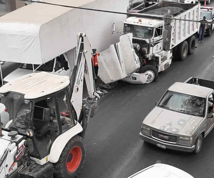 Choca contra retroexcavadora