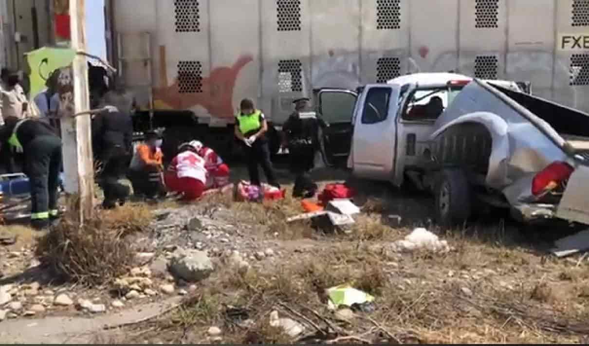 El conductor de la troca, intentó ganarle el paso el ferrocarril