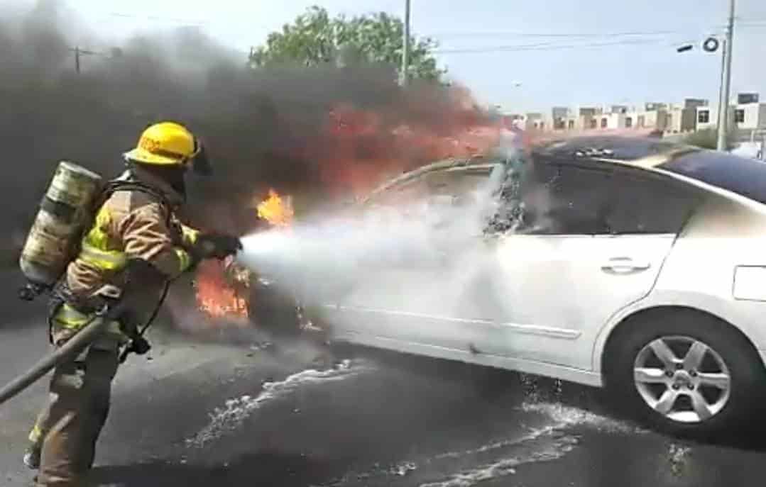 La unidad comenzó a incendiarse mientras circulaba