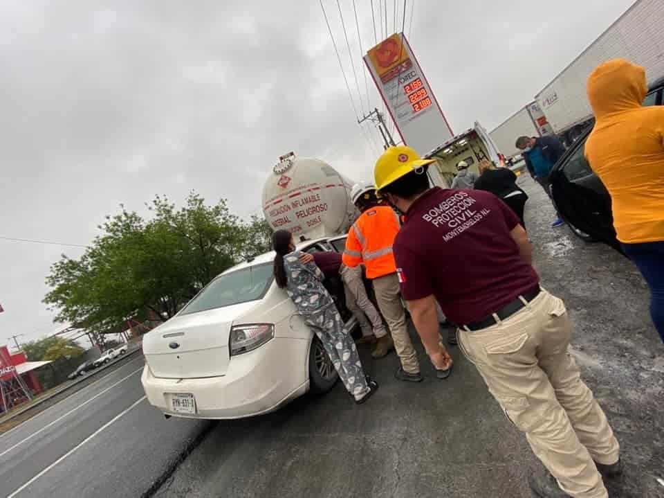 Un tráiler que remolcaba dos pipas de gas, fue impactada por alcance