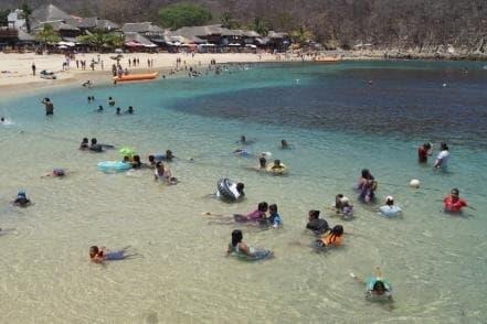 Familias salvan economía de Huatulco