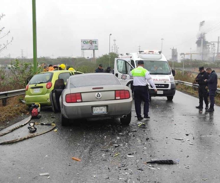 Muere elemento de policía en choque en Cadereyta
