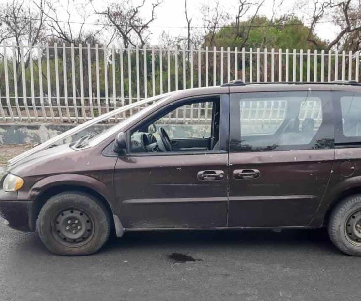 Detienen a hombre en camioneta con reporte de robo