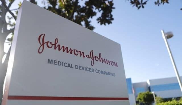 Ordenan a J&J hacerse cargo de planta que arruinó vacunas