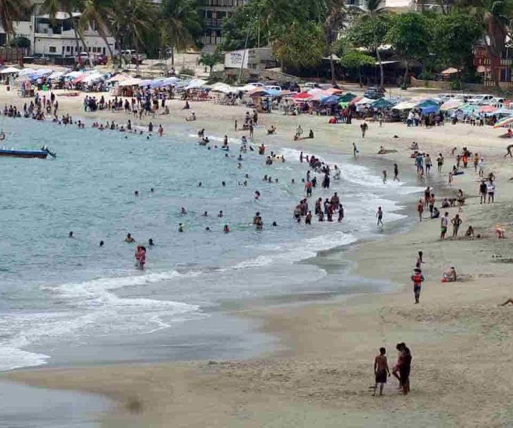 En Puerto Escondido vacacionan como si pandemia no existiera
