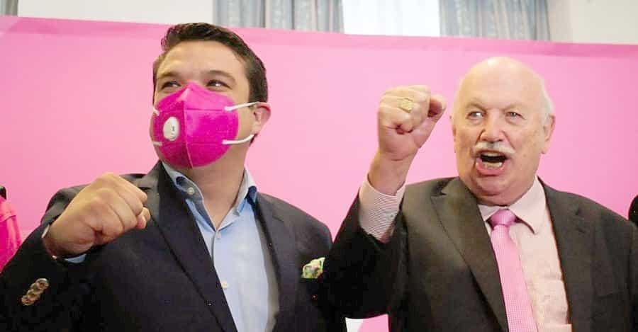 Oficializa ex-obispo Onésimo Cepeda su candidatura