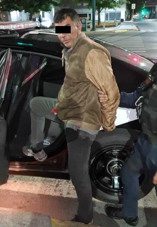 En el momento que intentaba abrir un vehículo estacionado, la persona fue detenida