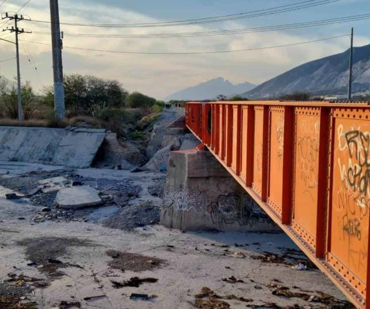 Hallan a hombre calcinado y mutilado bajo un puente